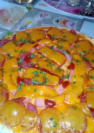 Піца з бужениною, грибами та цибулею