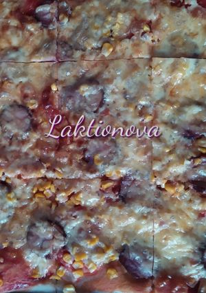 Піца з ковбасою і овочами