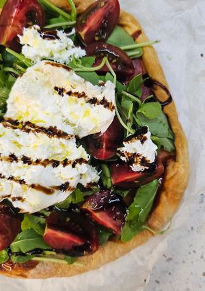 Піца з бурратою