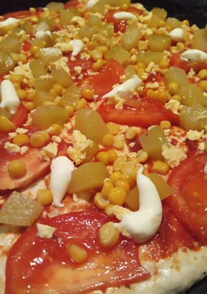 Піца з ананасами