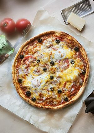 Піца з яйцем та беконом