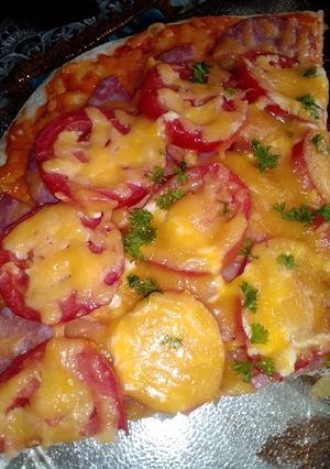 Піца з помідорами та смаженою цибулею