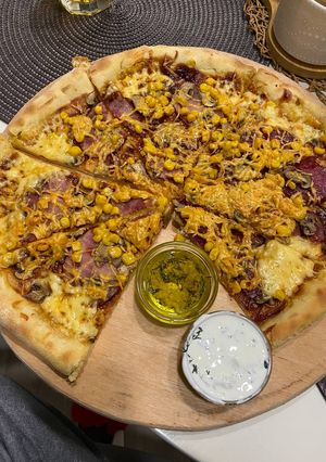 Піца з сирними бортами