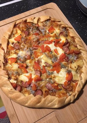 Піца на слойоному тісті