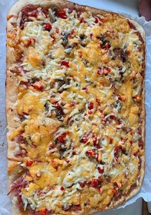 Піца-асорті з грибами та перцем