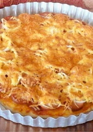 Хлебная пицца с сосисками