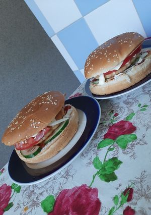 Бургери по-домашньому з ніжними курячими котлетками