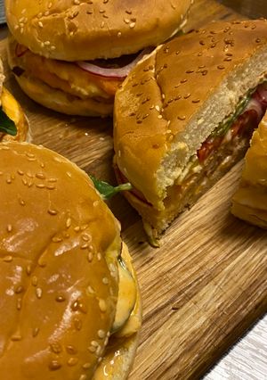 Бургер з курячою котлетою