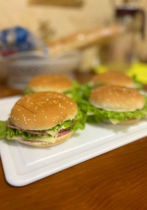 Бургери з ковбасою