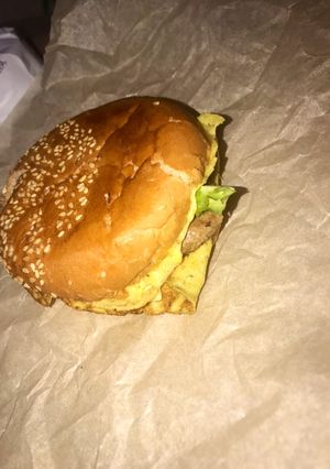 Бургер с омлетом