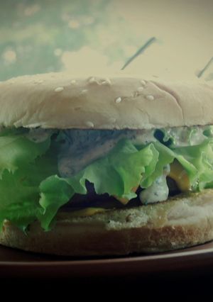 Бургер з яловичиною (без кетчупу та майонезу)