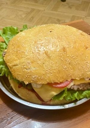 Огромный бургер