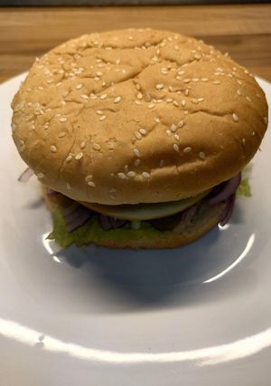 Смачний домашній бургер