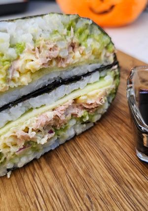 Суші бургер з тунцем