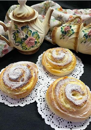 Булки з сиром та родзинками