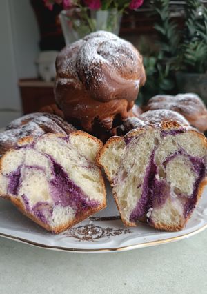 Булочки бріош з чорницею