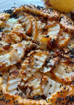 Галета з грушею і горгонзолою