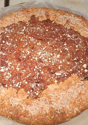 Галета з карамелізованою цибулею, сиром та овечою бринзою