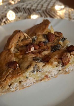 Галета з куркою, грушею та мигдалем