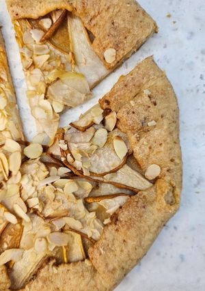 Галета з грушею на сирному тісті