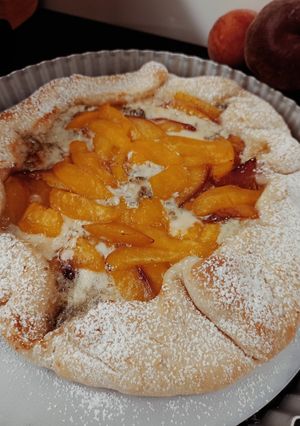 Галета з персиками і горгонзолою