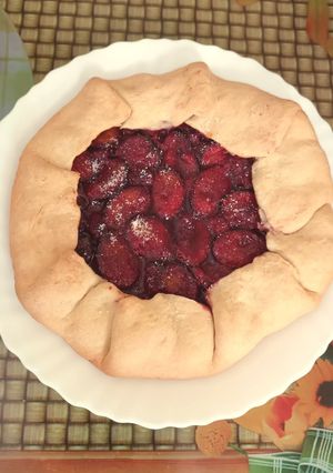 Галета со сливами