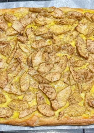 Заливний листковий пиріг з яблуками