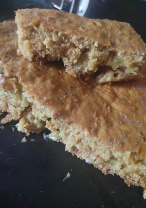 Заливний пиріг з румбамбаром, вівсянкою і медом на молоці