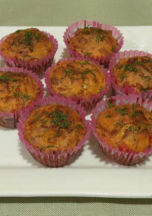 Закусочні кекси з сосисками, болгарським перцем та сиром