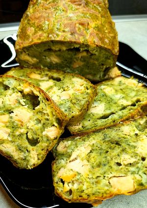 Заливний пиріг з червоною рибою та шпинатом