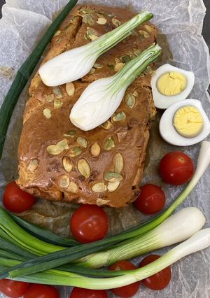 Заливний пиріг з яйцями та зеленою цибулею