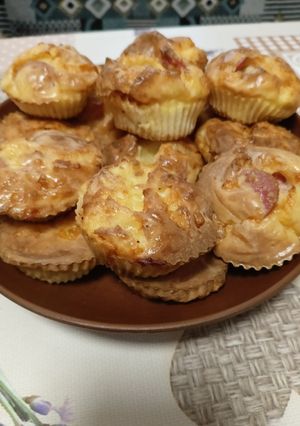 Кекси з сосисками та сиром