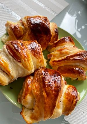 Круасани з шинкою та сиром