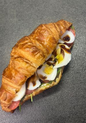 Круасан з песто