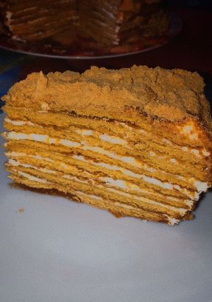 Медовий тортик з вершковим кремом