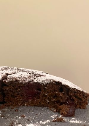 Пиріг шоколадний з вишнею