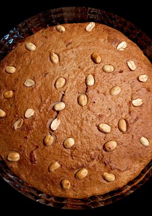 Пиріг на йогурті з лохиною та арахісом