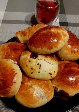 Пиріжки з вишнями