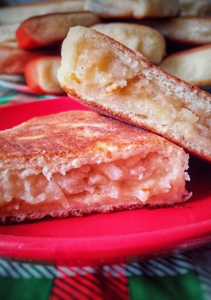 Пиріжки з картоплею на пательні