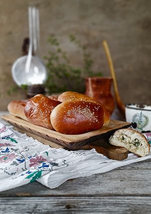 Пиріжки з зеленою цибулею та яйцем