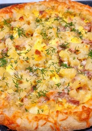 Пікантна піца з куркою та ананасом на дріжджовому тісті