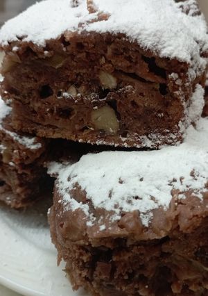 Пісний пиріг з яблуками та горіхами