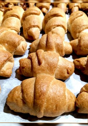 Рогалики з трояндовим варенням і згущеним молоком на смальці та айрані