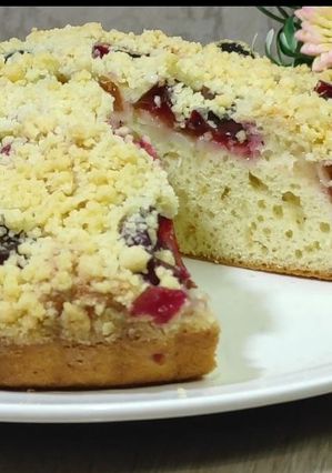 Сезонний сливовий пиріг