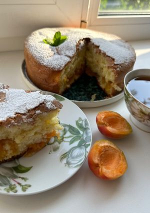 Сезонний абрикосовий пиріг