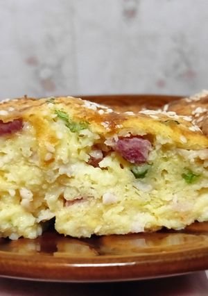 Сирний пиріг з ковбасою