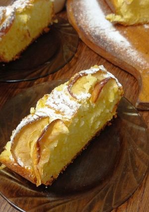 Сирний пиріг з яблуками