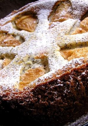 Сирно-маковий пиріг з грушами