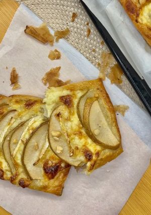 Слойки з грушею й сиром