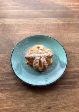 Слойки з ананасами